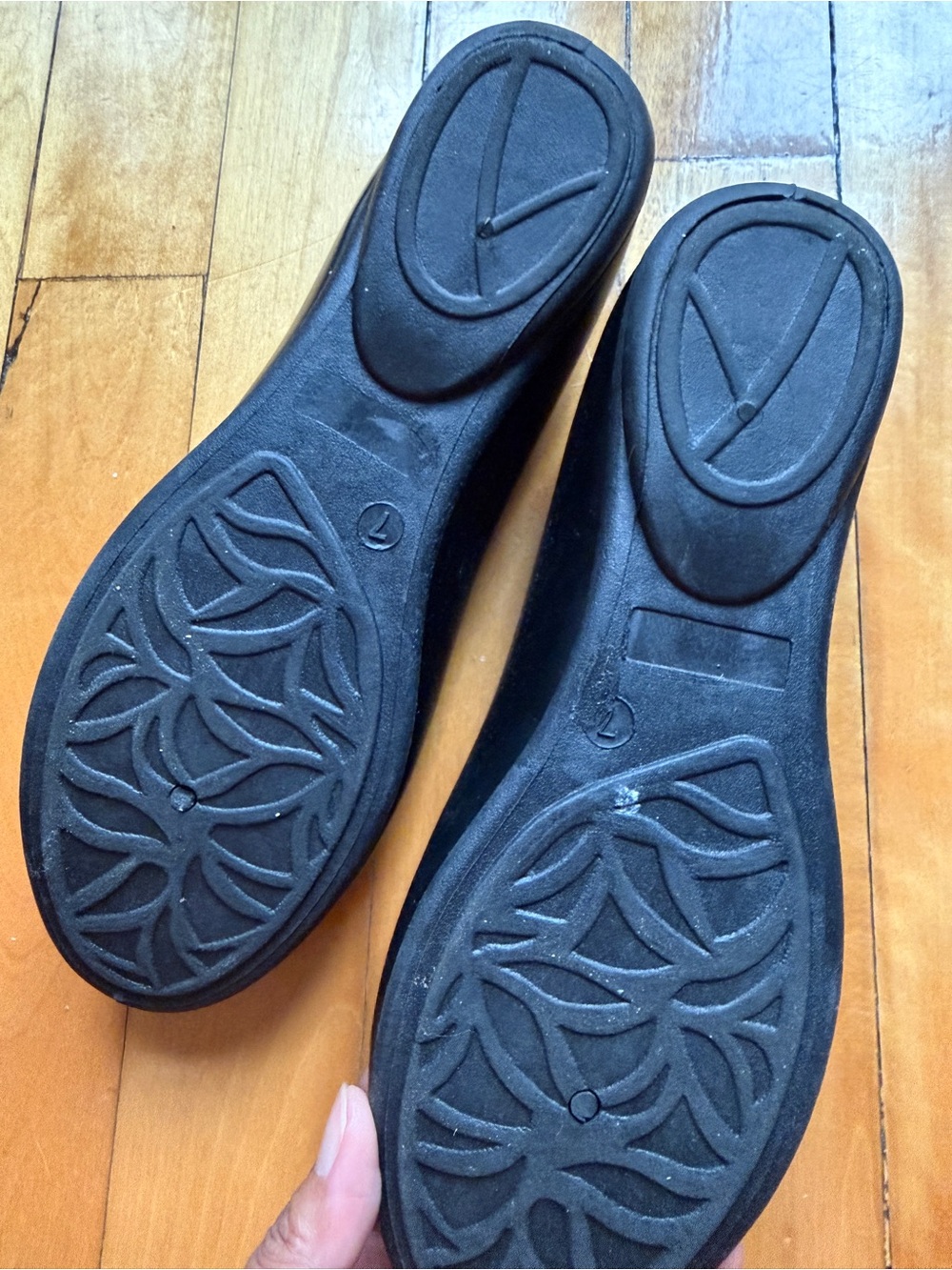 CL by Laundry Black Bow-Accent Ballet Flats - Picture 2 of 8